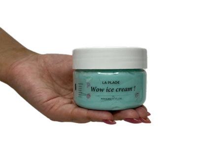 بستنی بدن رایحه کودک در دست