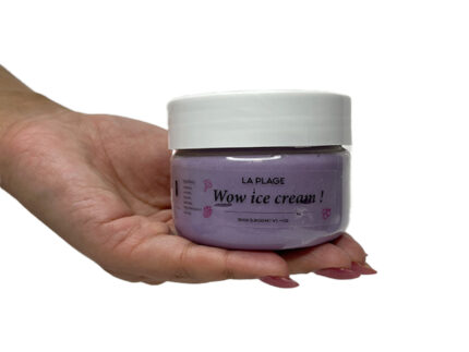 بستنی بدن آدامسی در دست